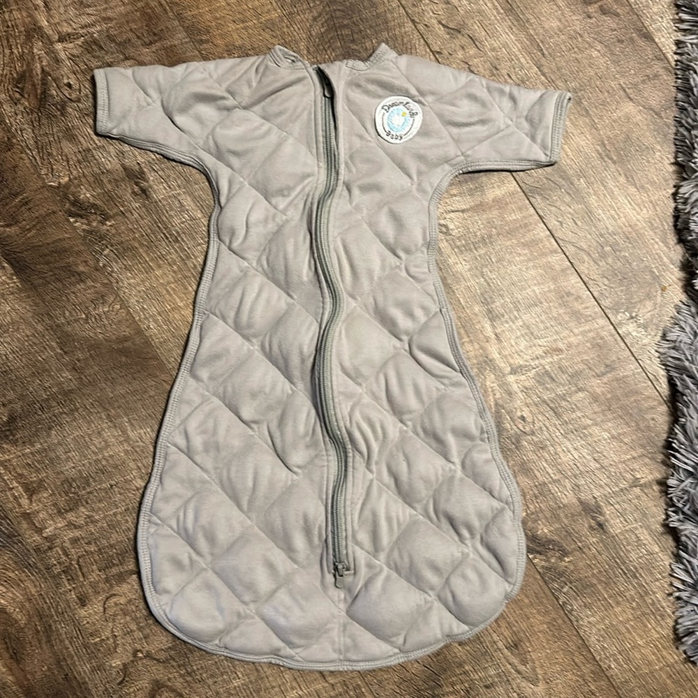 Dreamland baby translation swaddle 3-6 month